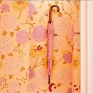 Glossier exclusive London umbrella
